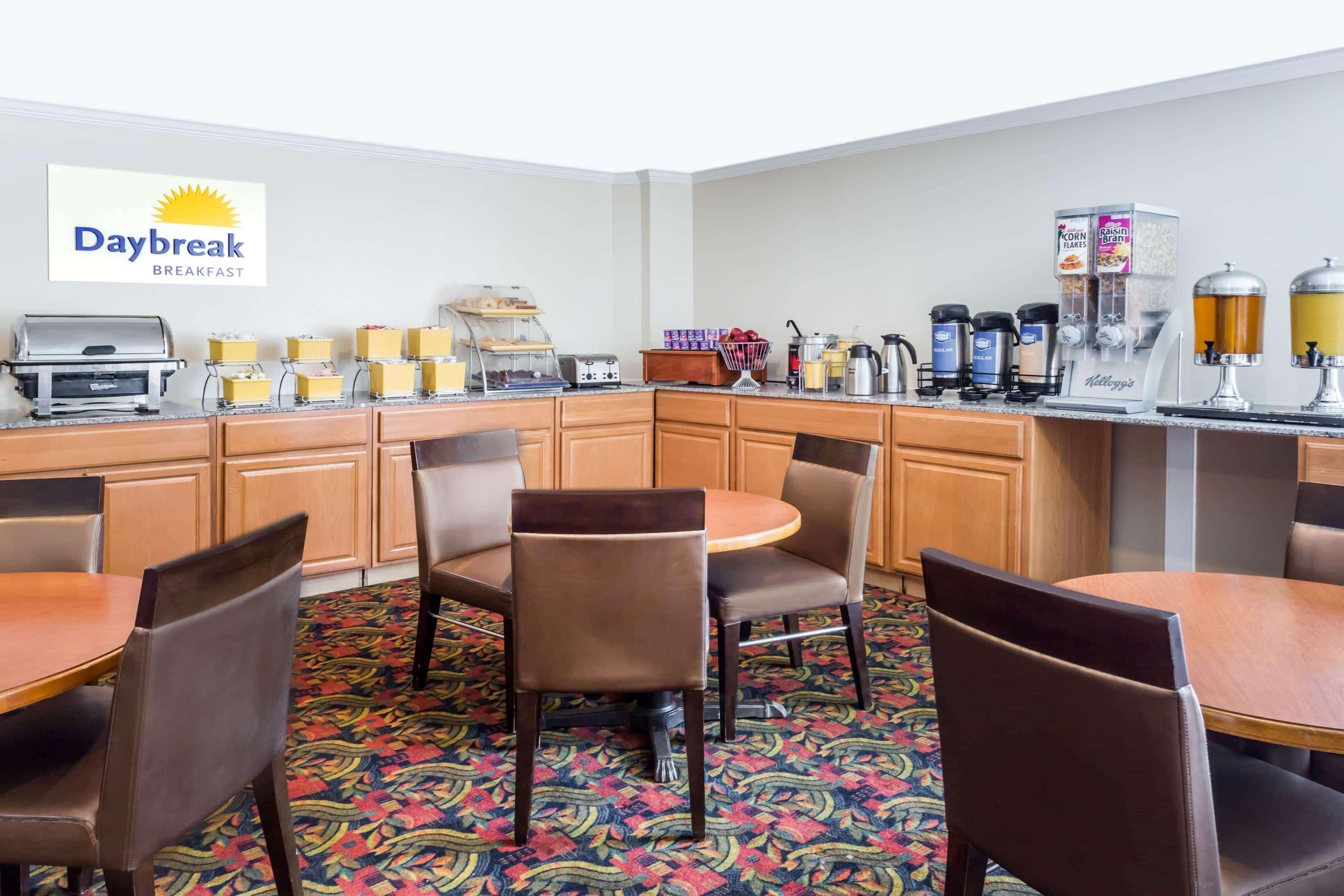 Days Inn By Wyndham Williamsburg Historic Area Экстерьер фото